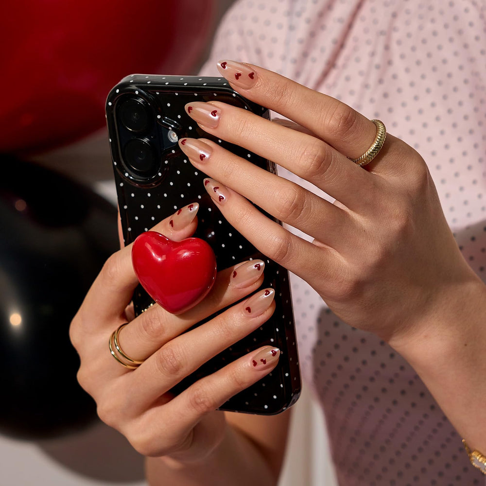BTArtbox lamp-curable 3D red heart details close-up demonstrates dramatic accents for special occasions.