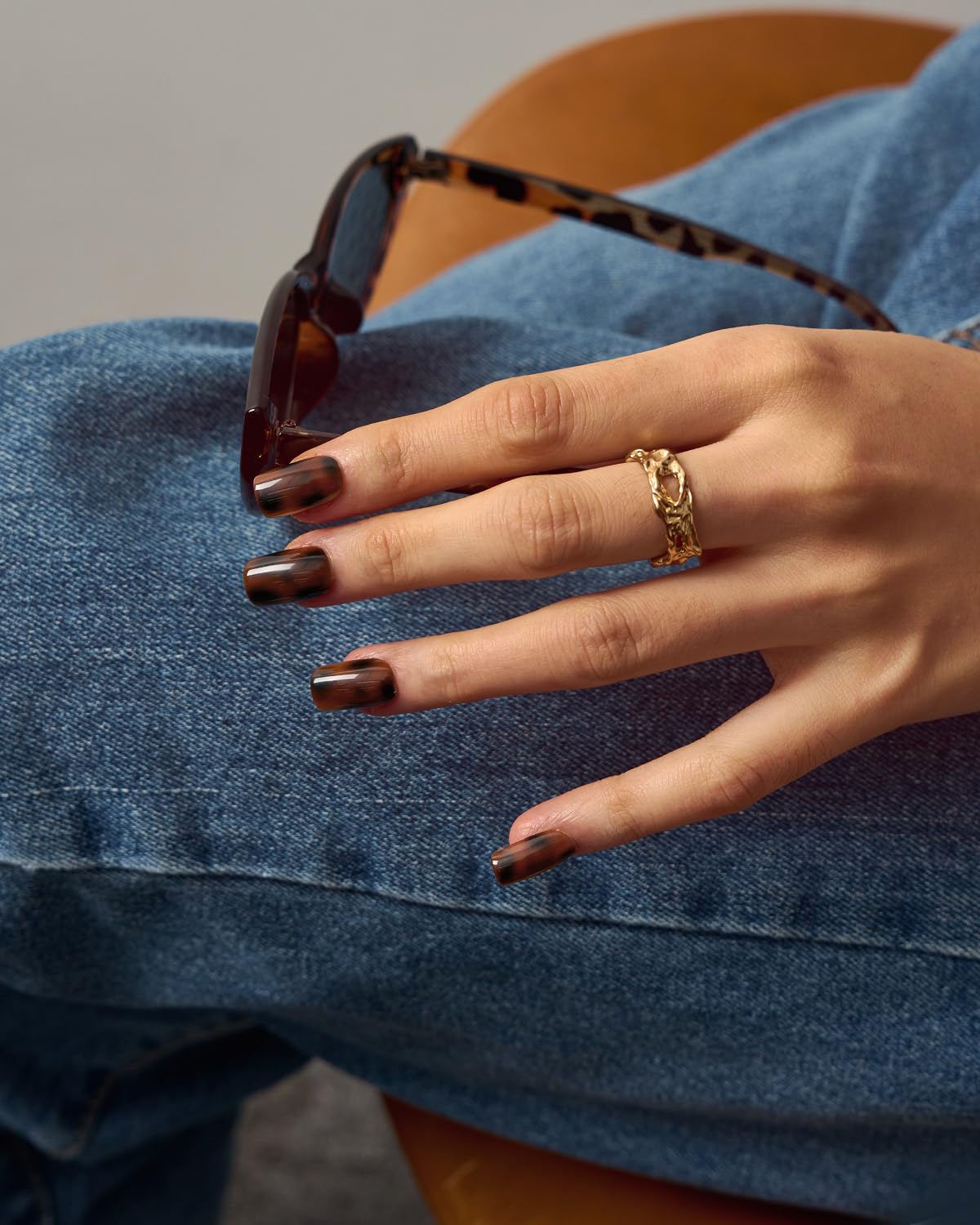 Nails on hand display the short square silhouette for everyday elegance