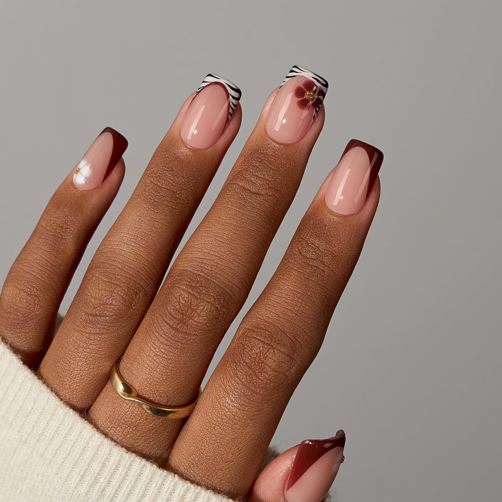 BTArtboxnails XCOATTIPS pre-applied primer and base coat for easier application.