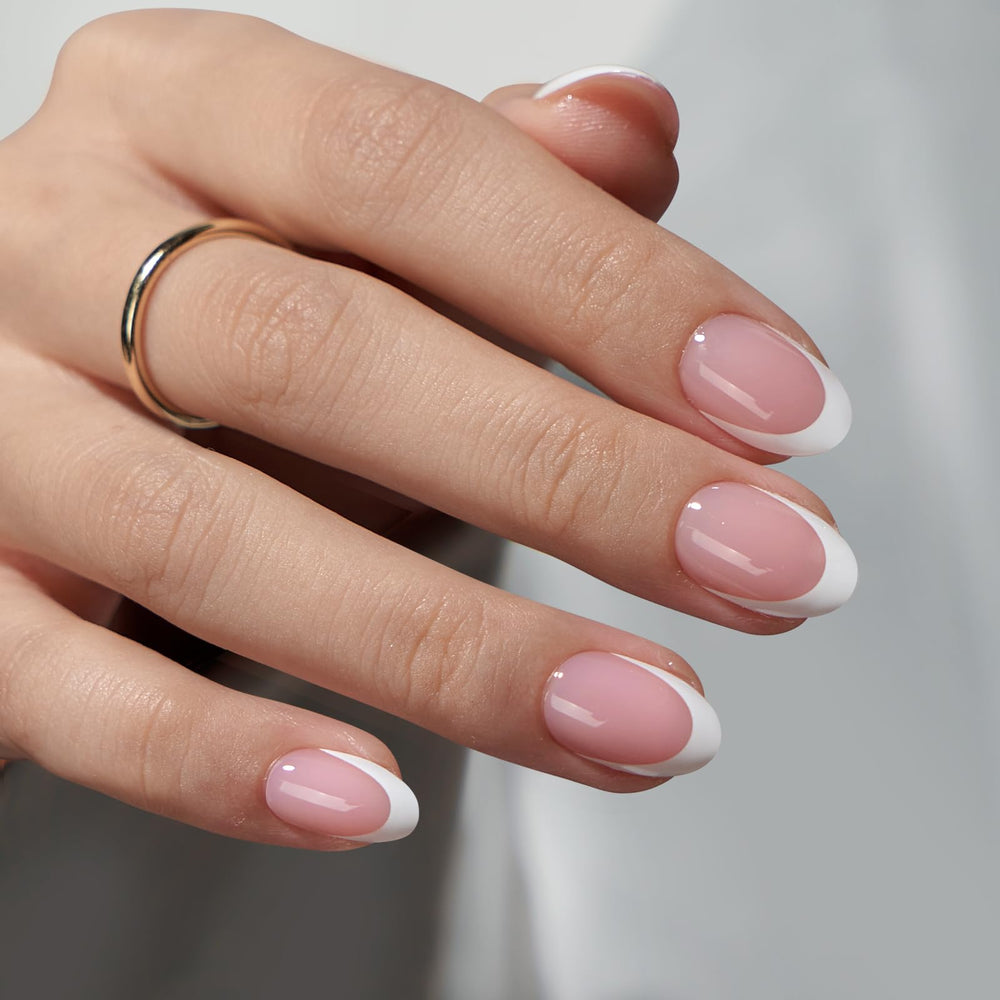 BTArtboxnails XCOATTIPS with UV-through technology enabling fast cure under tips.