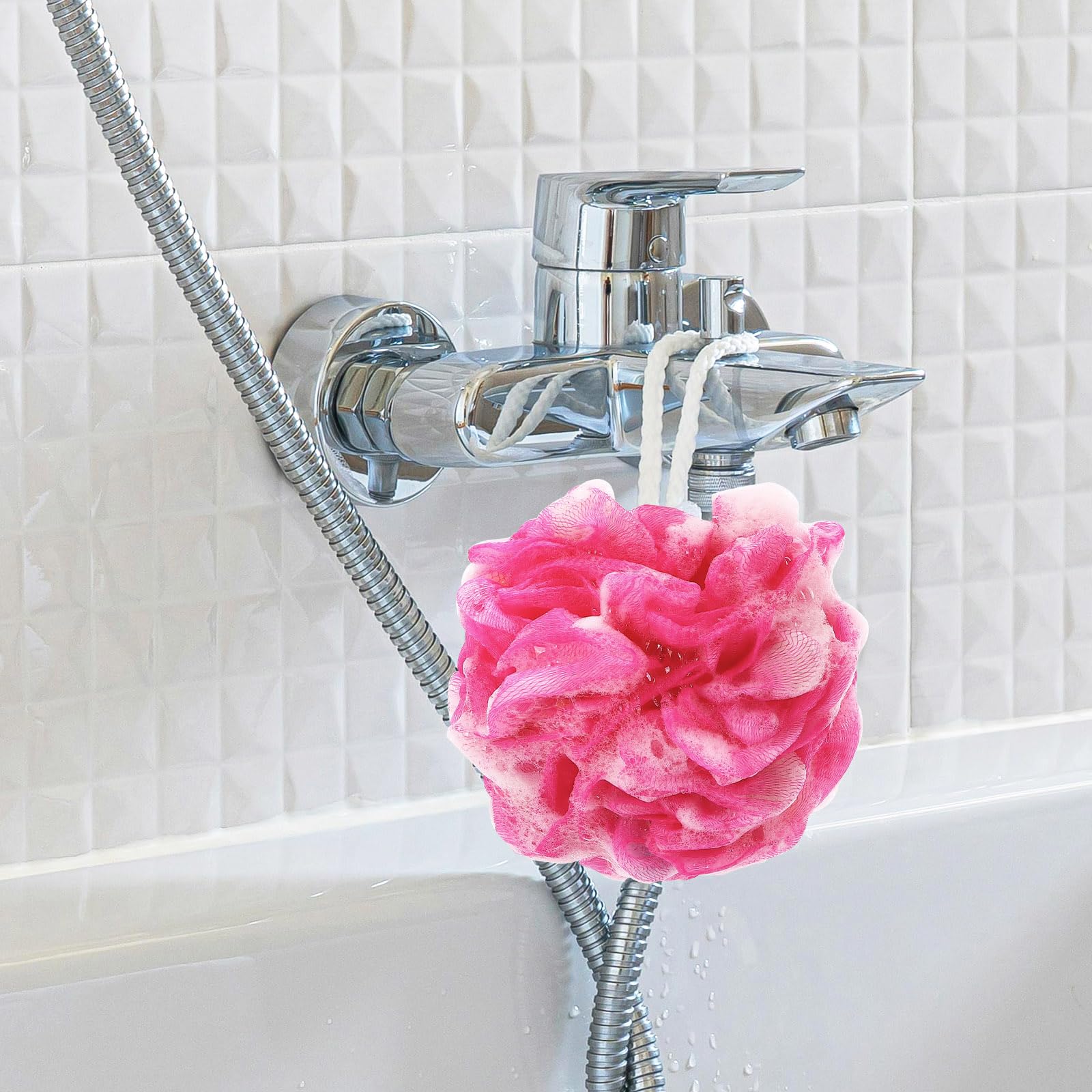 BTYMS hand-sized mesh poufs deliver comfortable grip during cleansing