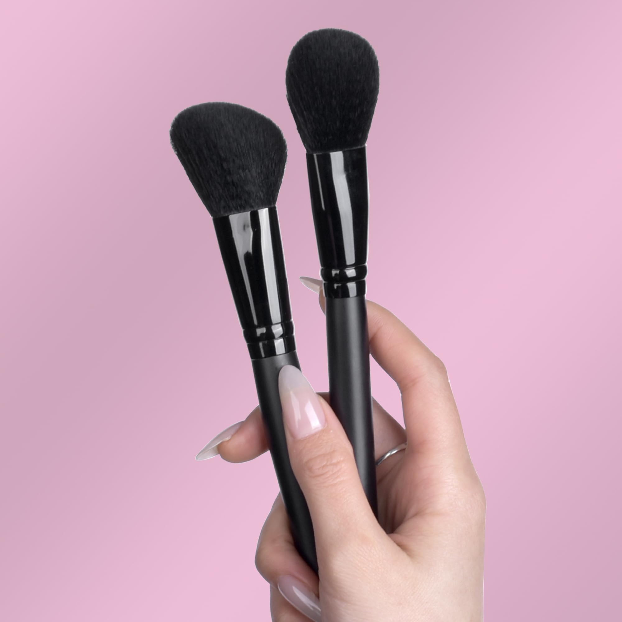 Bueart Design angled blush brush close-up for contour definition