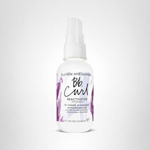 Aplicación diaria de Bumble and bumble para revitalizar rizos