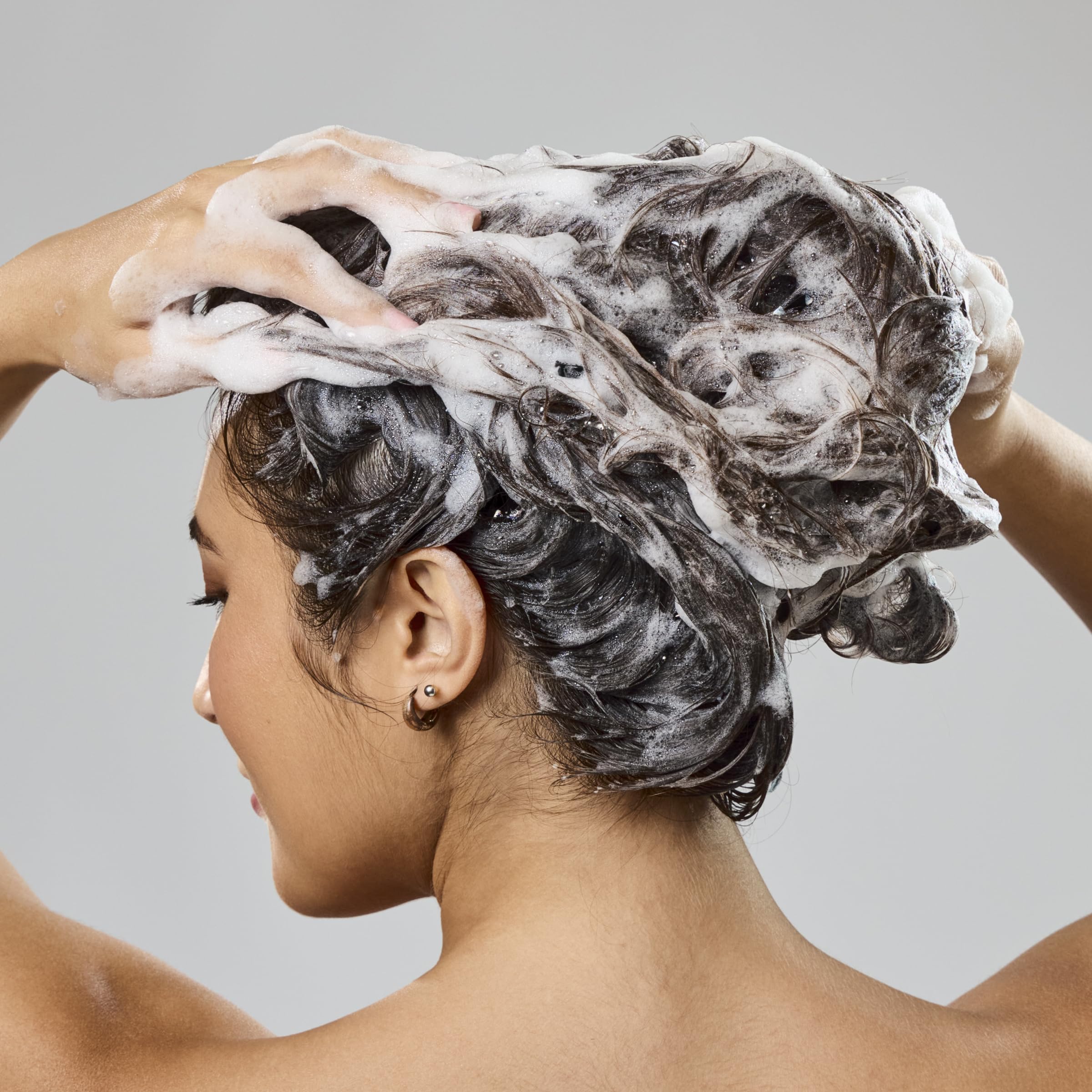 Bumble and bumble Gentle Hydrating Shampoo pour showing rich lather for moisture.