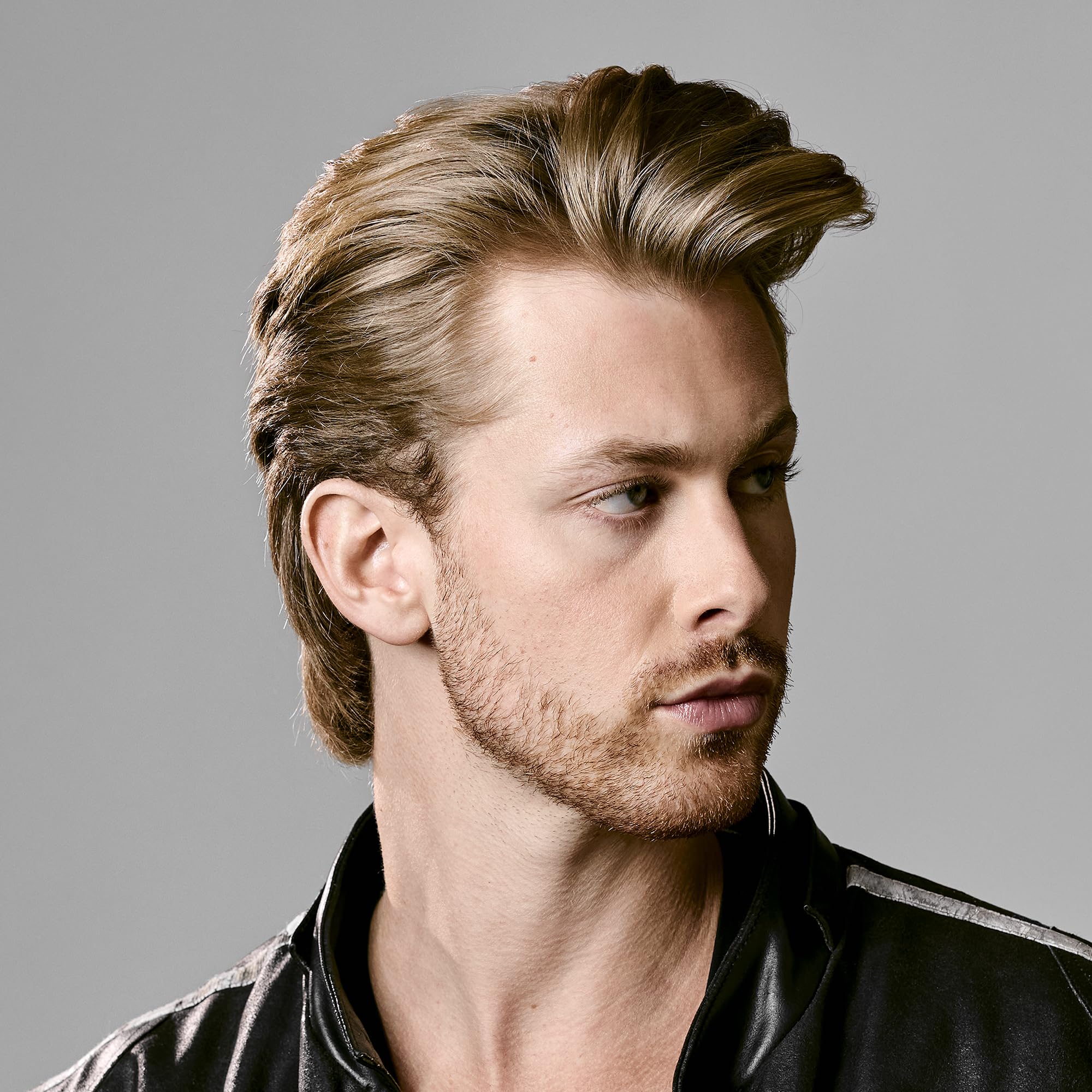 Bumble and bumble Thickening Blow-Dry Prep Spray lightweight texture aids quick styling.
