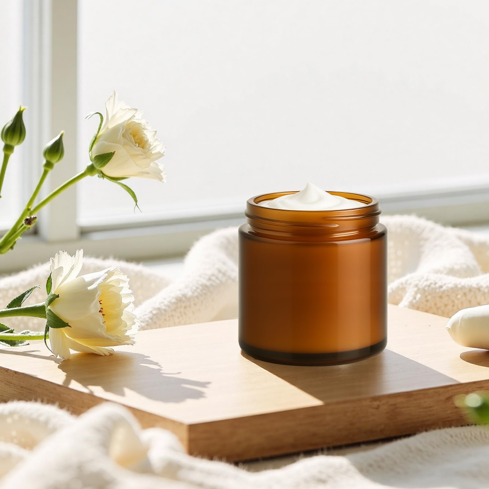 Bumobum amber glass jar protects contents with UV shielding.