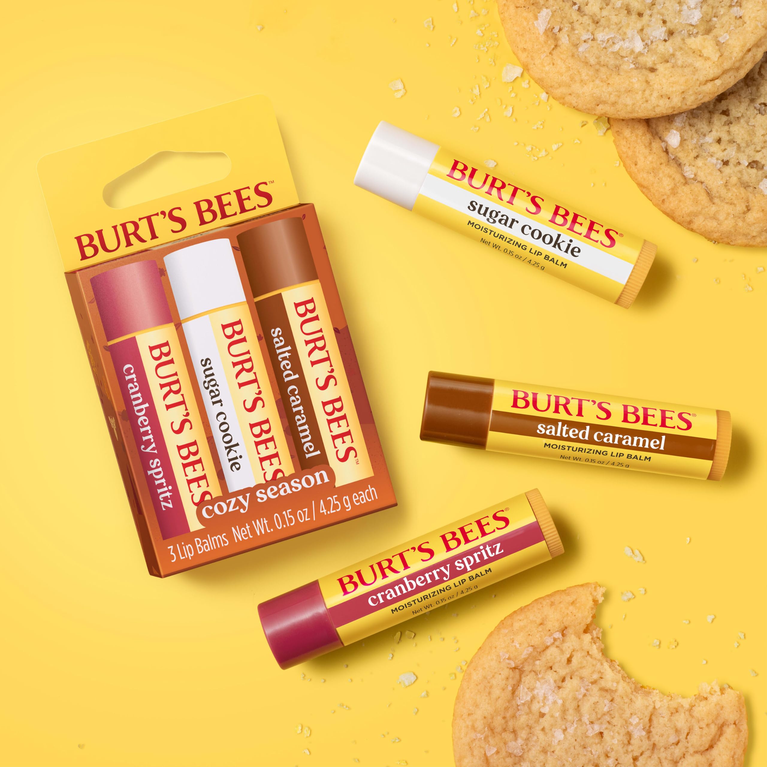 Aplicación suave del bálsamo Burt's Bees en labios