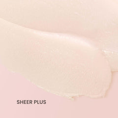 Núcleo de vitaminas C, E y F en Burt's Bees Boosted Lip Balm Sheer Plus.