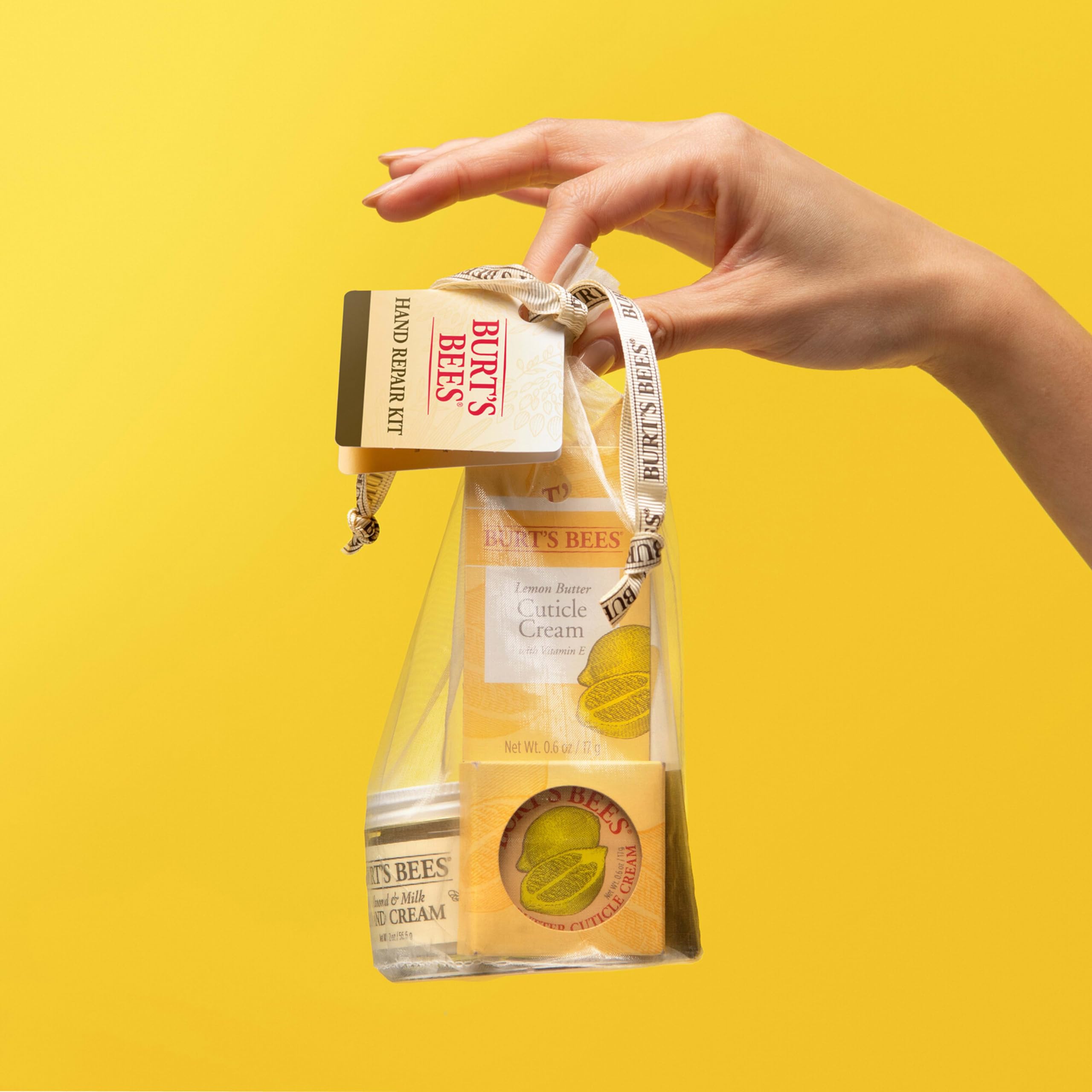 Crema de manos Burt's Bees Manteca de Karité hidrata piel seca.