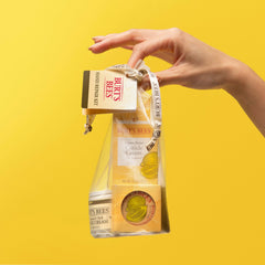 Crema de manos Burt's Bees Manteca de Karité hidrata piel seca.