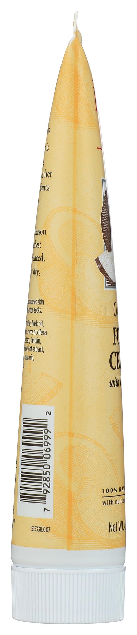 Aplicación diaria de Burt's Bees crema de pies para pies suaves.