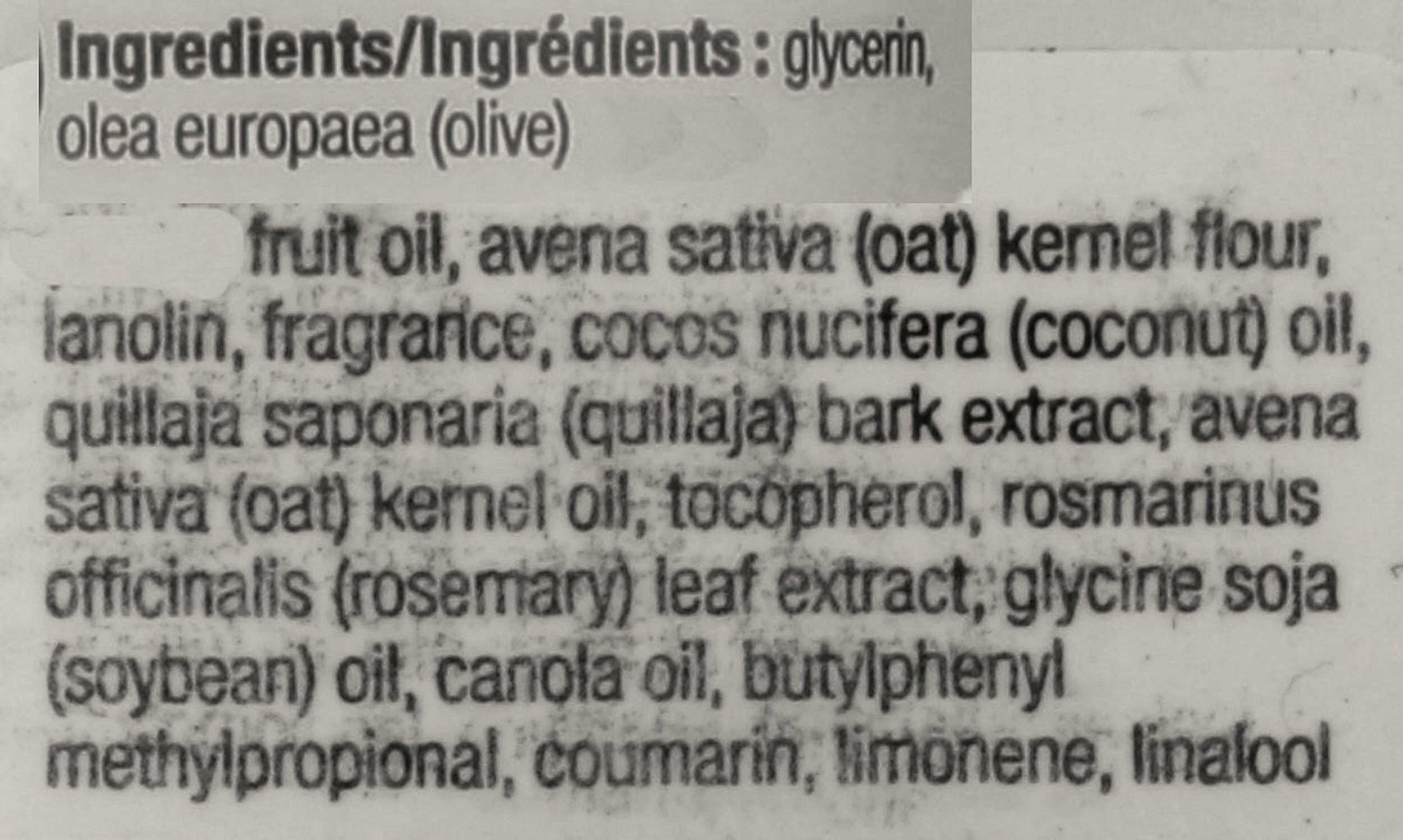 Textura cremosa de crema para pies Burt's Bees con coco