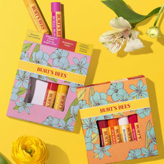 Burt's Bees Just Picked Lip Balm Set sabor Coco y Pera, textura suave para uso diario.
