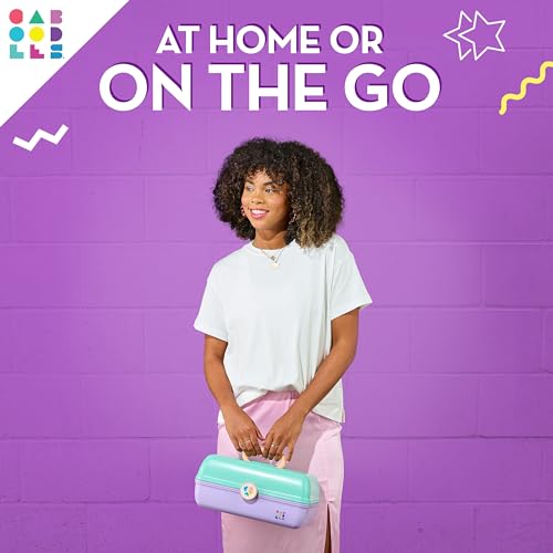 Bottom compartment of Caboodles On-The-Go Girl fits brushes and palettes
