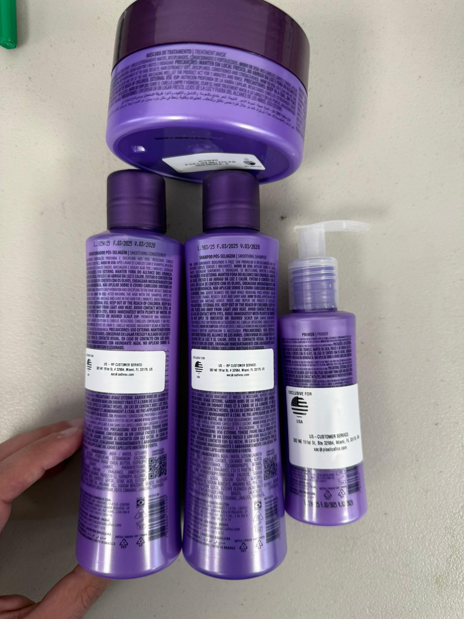 CADIVEU Plastica Dos Fios conditioner tube delivers hydrating smoothing for soft hair