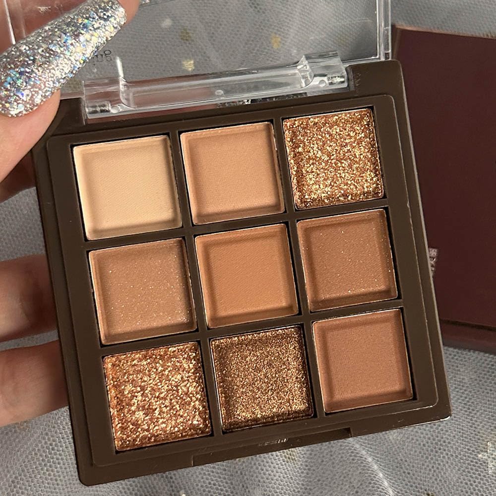 CAKAILA travel-friendly packaging for on-the-go makeup.