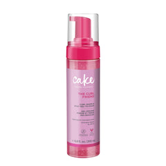 Cake Beauty Gel-to-Foam Curl Styler en bote, definición de rizos para un look pulido.