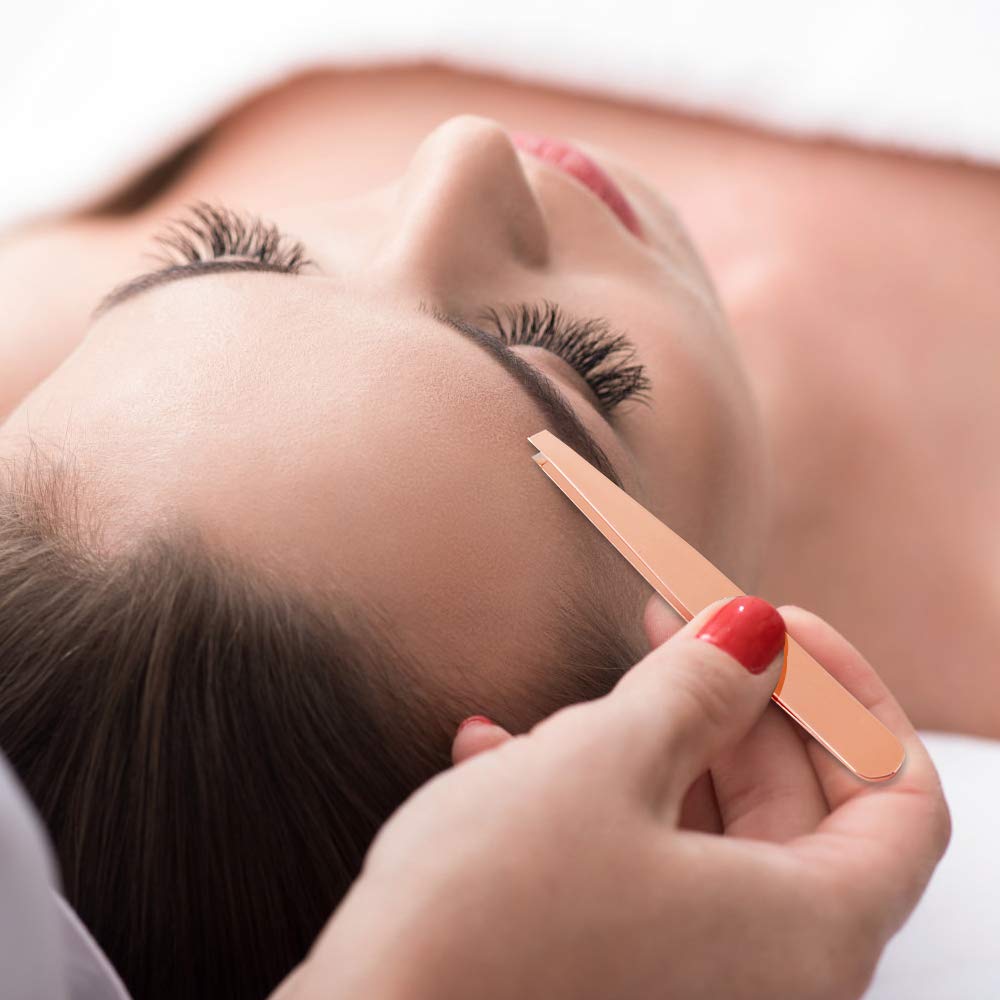 Calary Arroyner rose golden lash applicator in hand