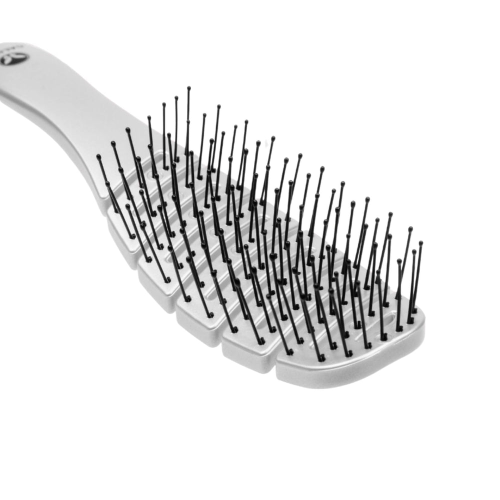 CALISTA Smoothie Brush with ultra-thin bristles for painless knot release.