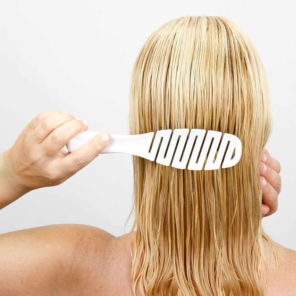 CALISTA Smoothie Brush vented design for easy blow-drying.