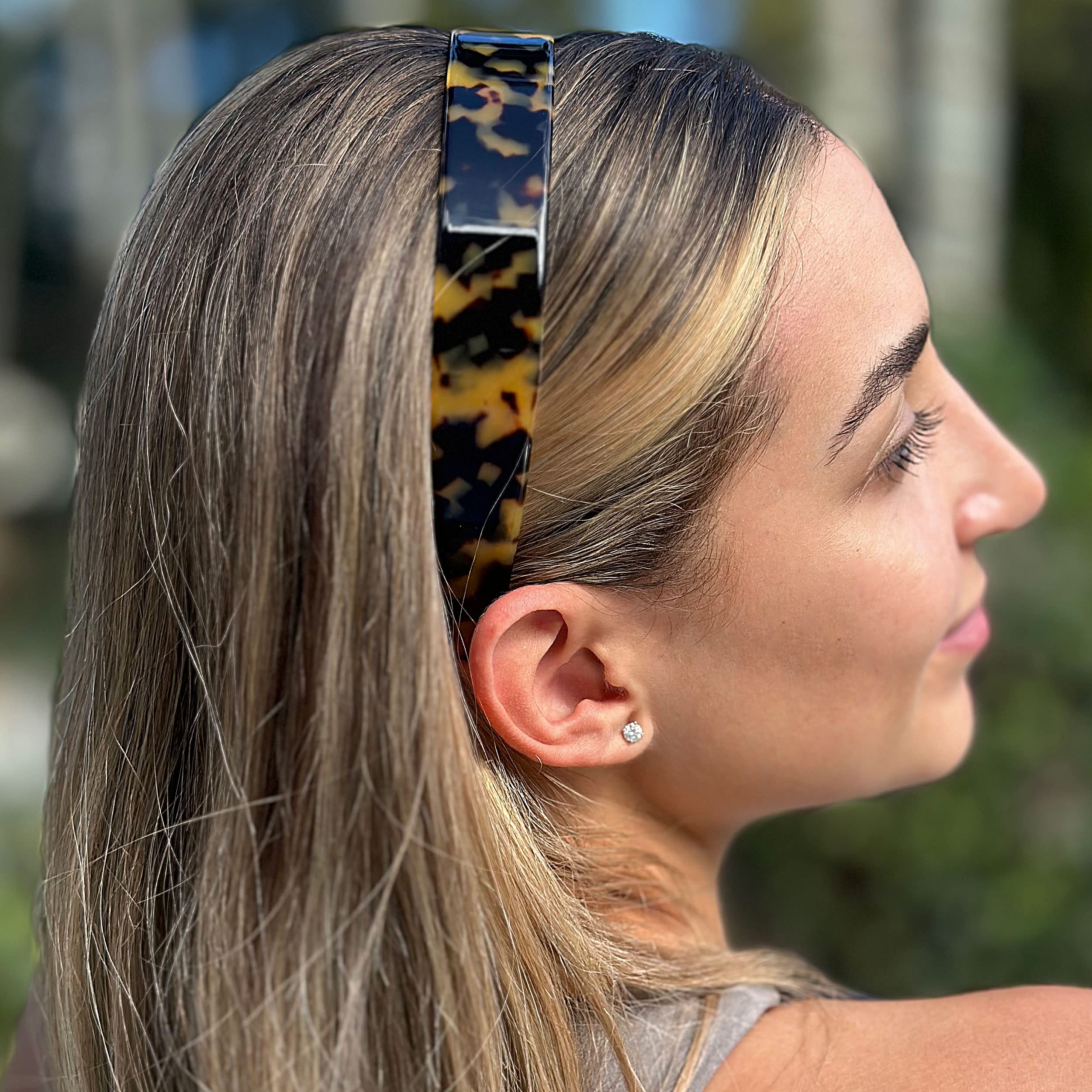 Camila Paris CP3466 headband wearable-look demonstrates no-slip grip for confident hairstyles.