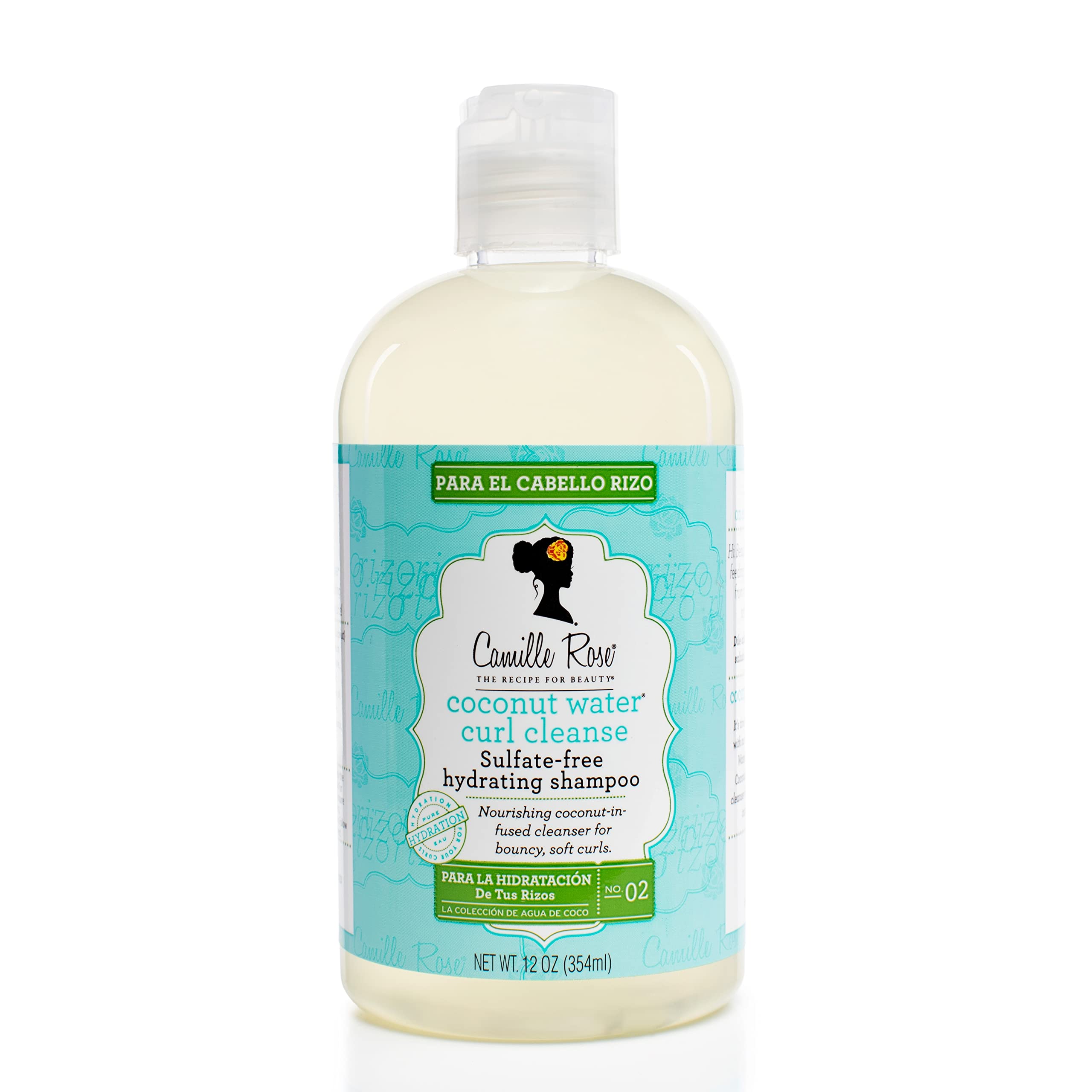 Camille Rose limpieza del cabello con agua de coco, botella visible para rizos suaves.