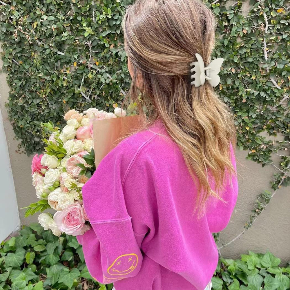 Canitor butterfly clip open-close detail highlights strong claw for thick hair.