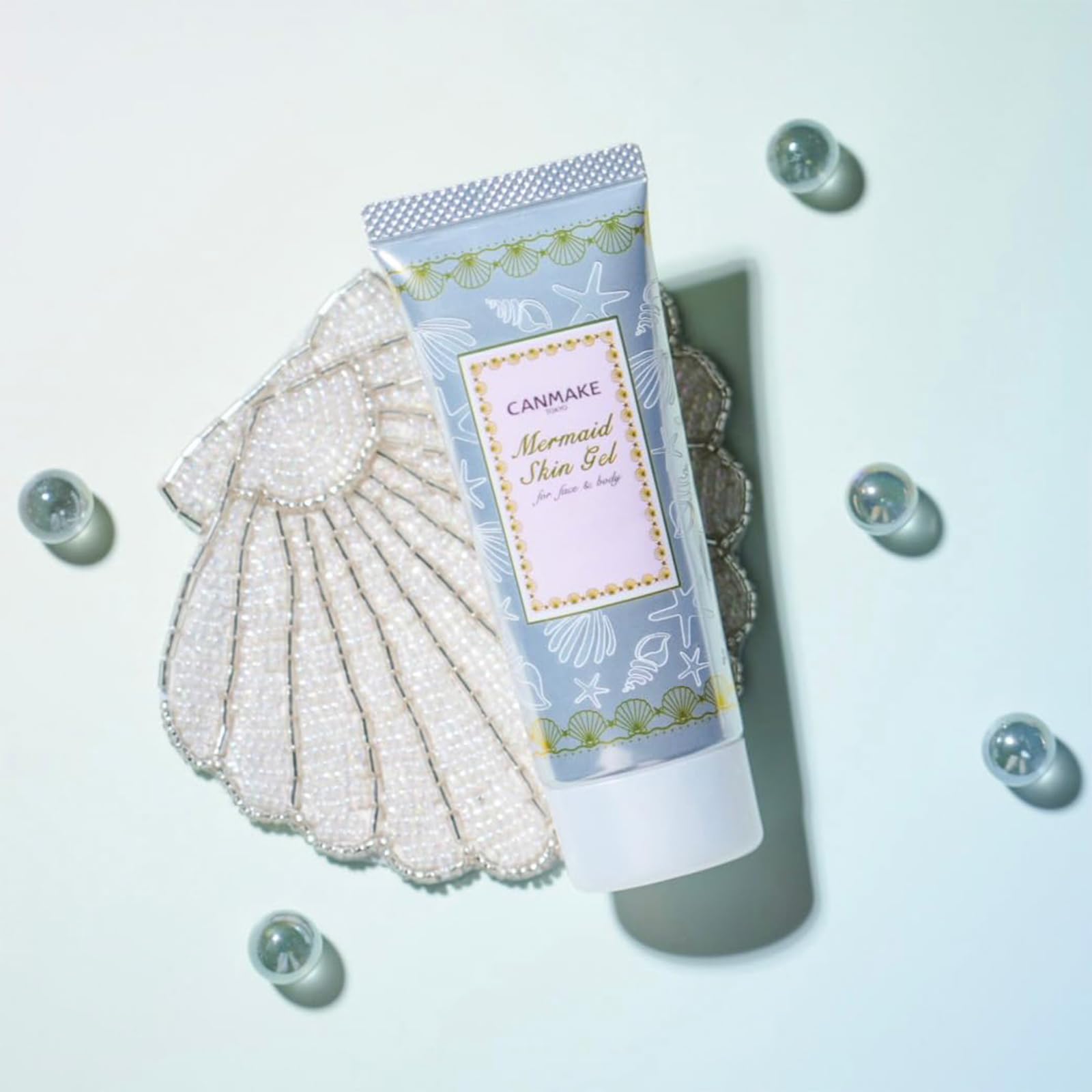 CANMAKE Gel Piel Sirena brillo natural que realza la piel.