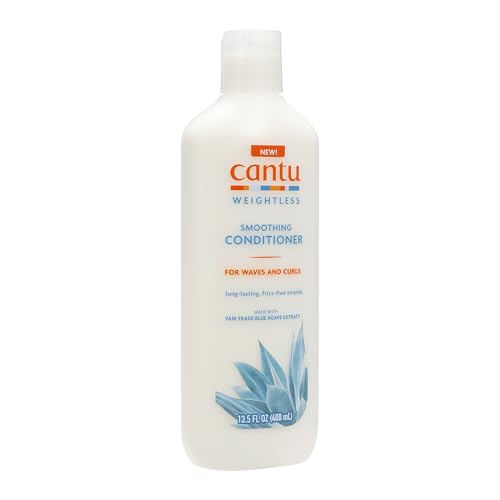 Cantu Acondicionador en aplicación en cabello mojado, facilita desenredar y definir rizos.