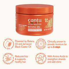 Aplicación de Cantu en cabello mojado para rizos definidos
