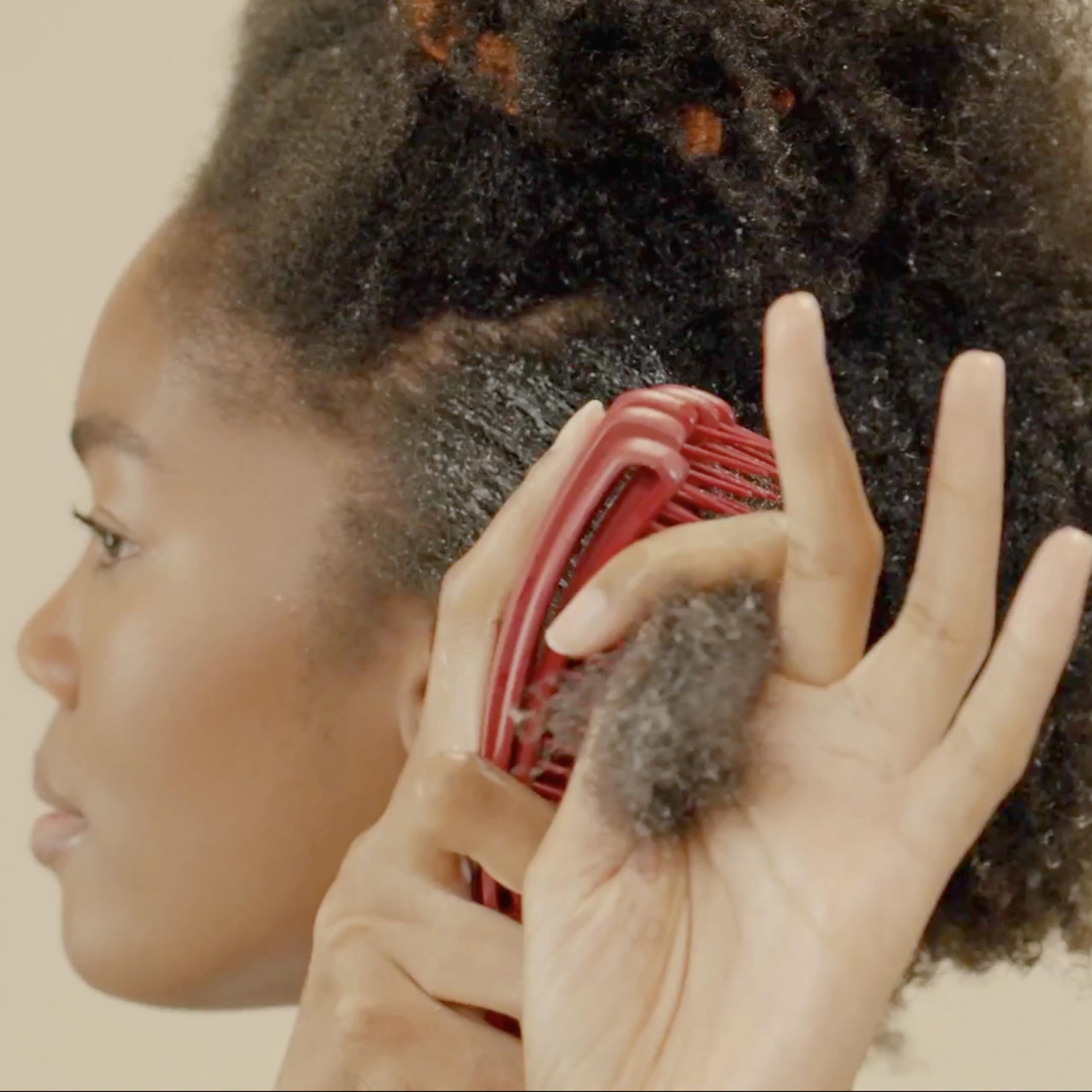 Cantu Ultra Moisture, uso-diario: peinado diario sin enjuague.
