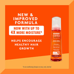 Textura cremosa de Cantu Wave Whip Mousse para rizos naturales.