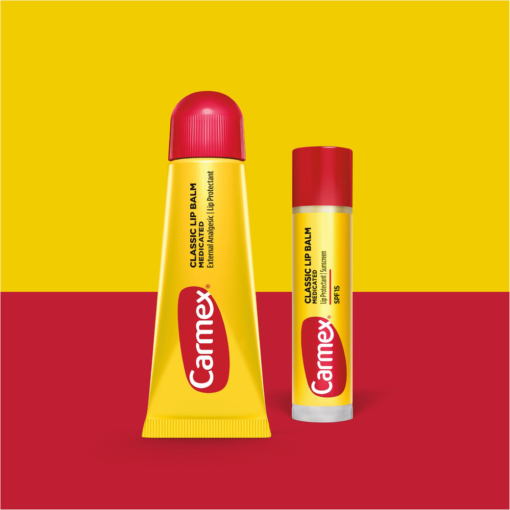 Carmex balsamo labial medicado en tubo, deslizamiento suave para labios agrietados.