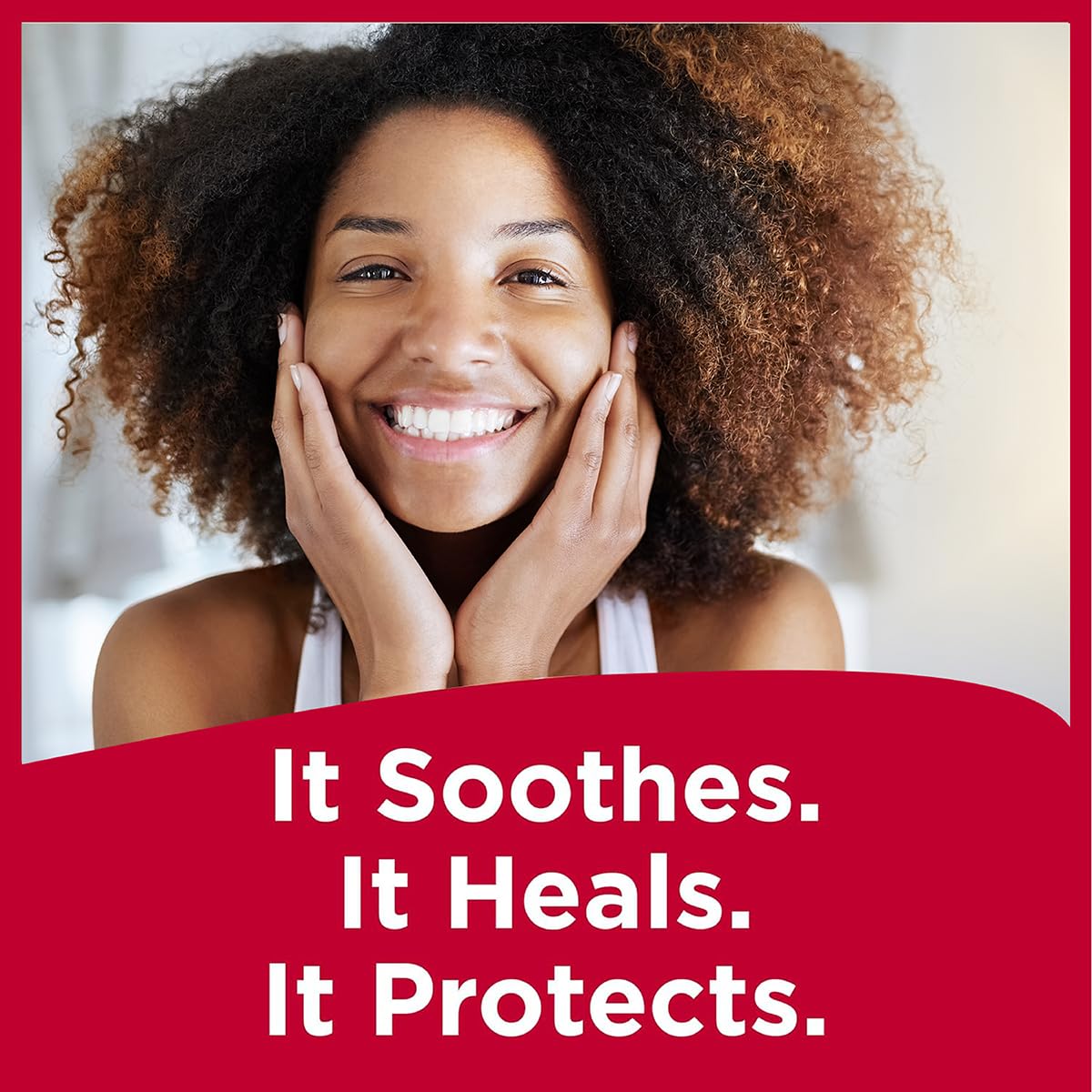 Bálsamo Carmex para labios, textura suave y aroma agradable.