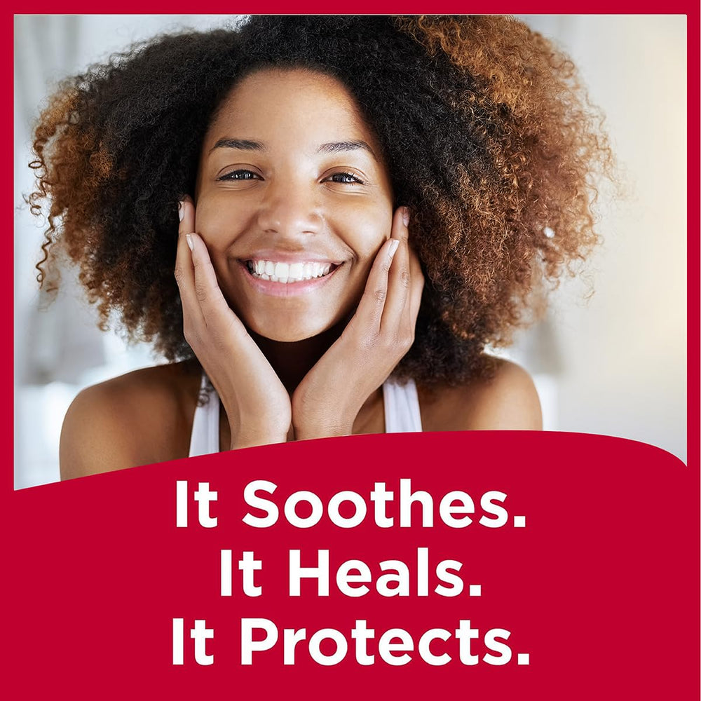 Bálsamo Carmex para labios, textura suave y aroma agradable.