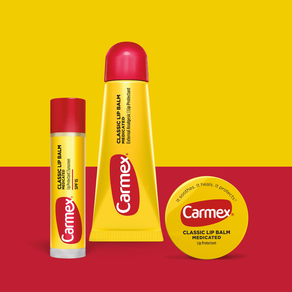 Carmex labial medicado en tubo con protección solar para días soleados.