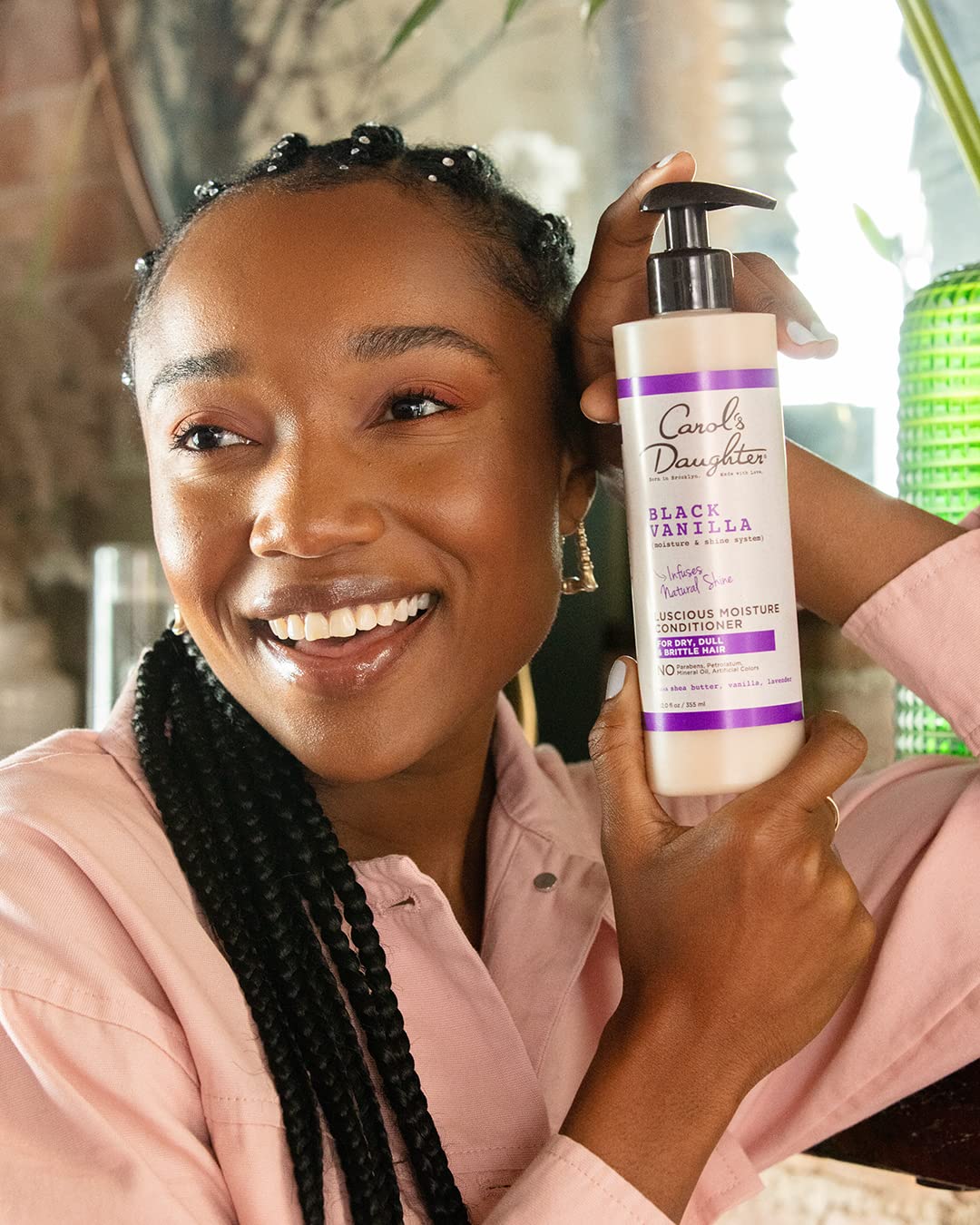 Bathroom setup featuring the Black Vanilla routine for easy daily moisture.