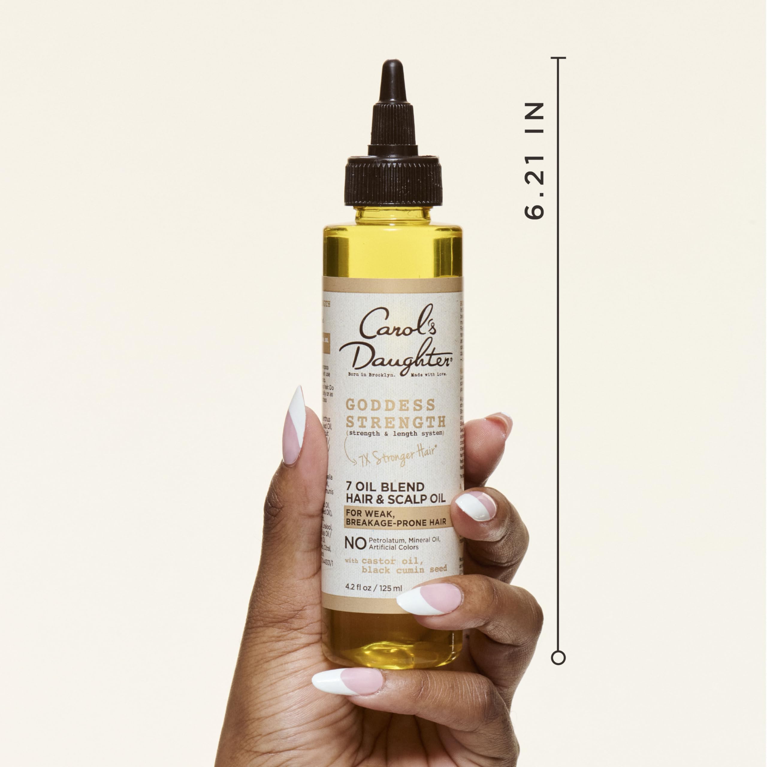 Aplicación en cuero cabelludo con Goddess Strength para masaje beneficioso.