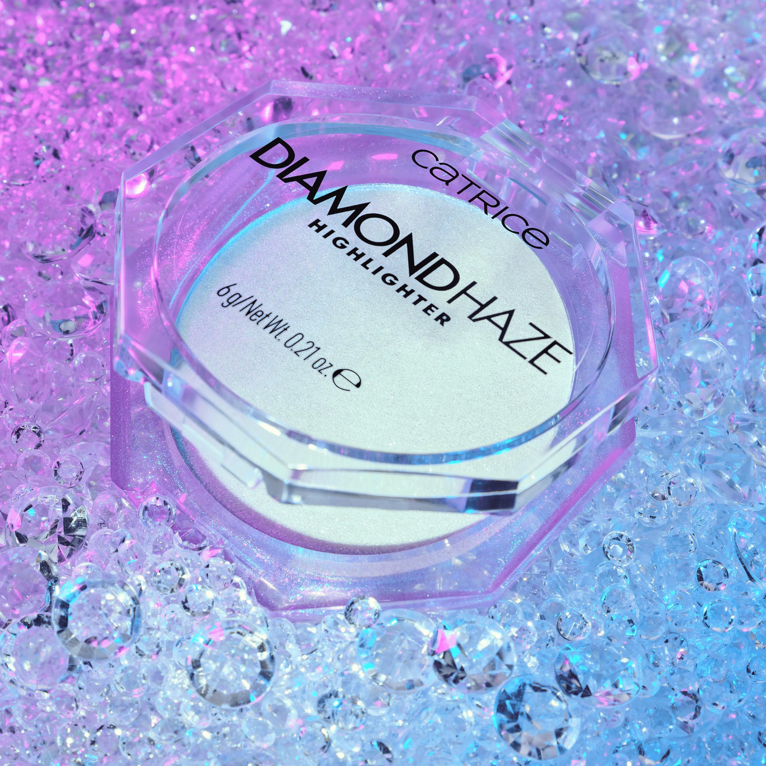 Tono adaptable de Diamond Haze Highlighter para pieles variadas.