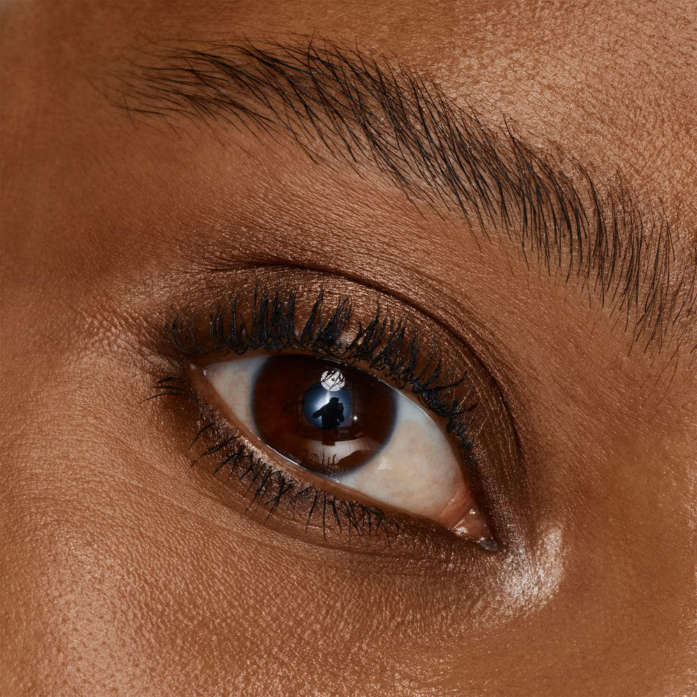 Catrice The Eyeshadow Palettes Pure Nude, brillo suave para toques de luz en párpados.