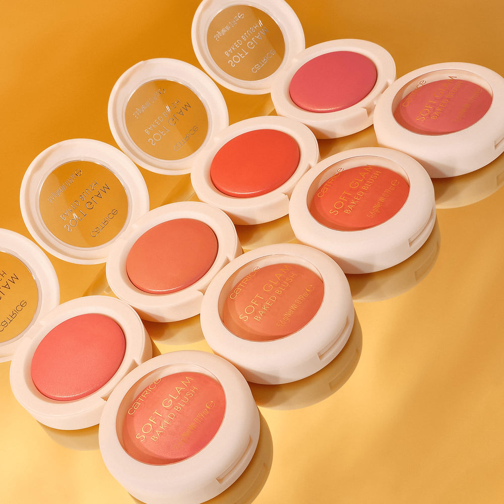Look rosado con glow natural gracias a Catrice Soft Glam Baked Blush.