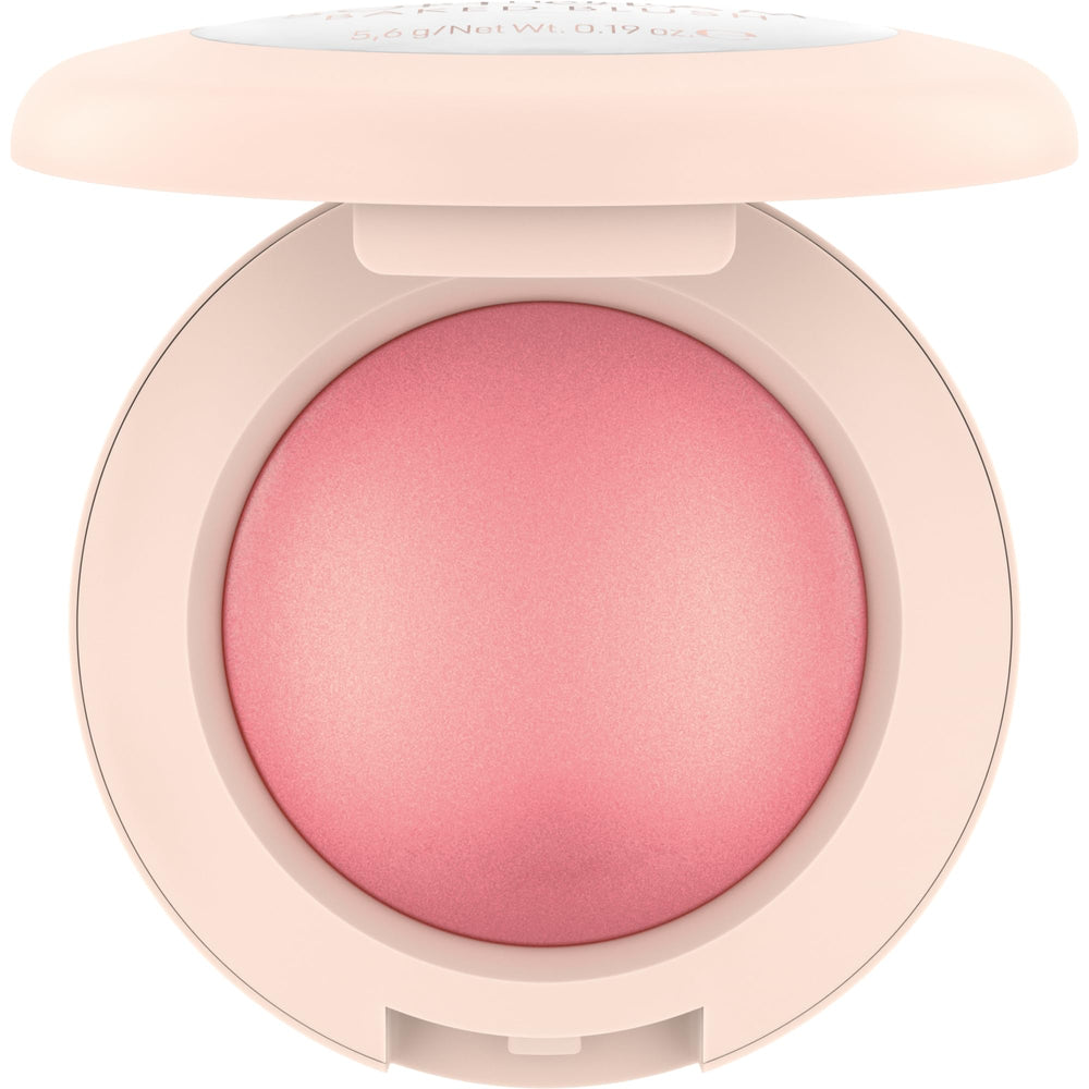 Catrice Soft Glam Baked Blush presenta textura aterciopelada que se difumina sin parches.