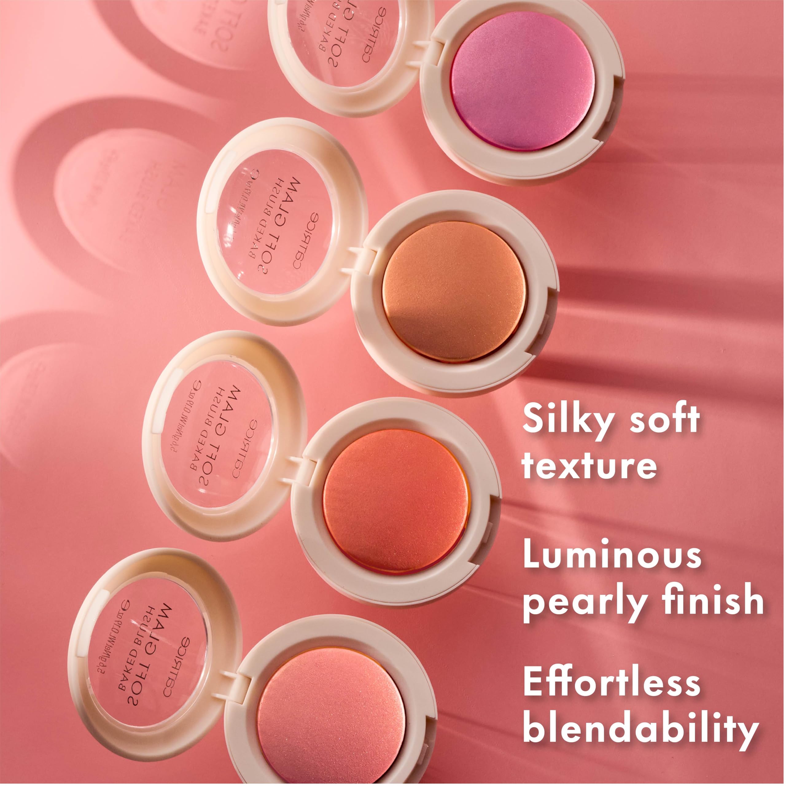 Textura velvet de Catrice Soft Glam Baked Blush para difuminar.
