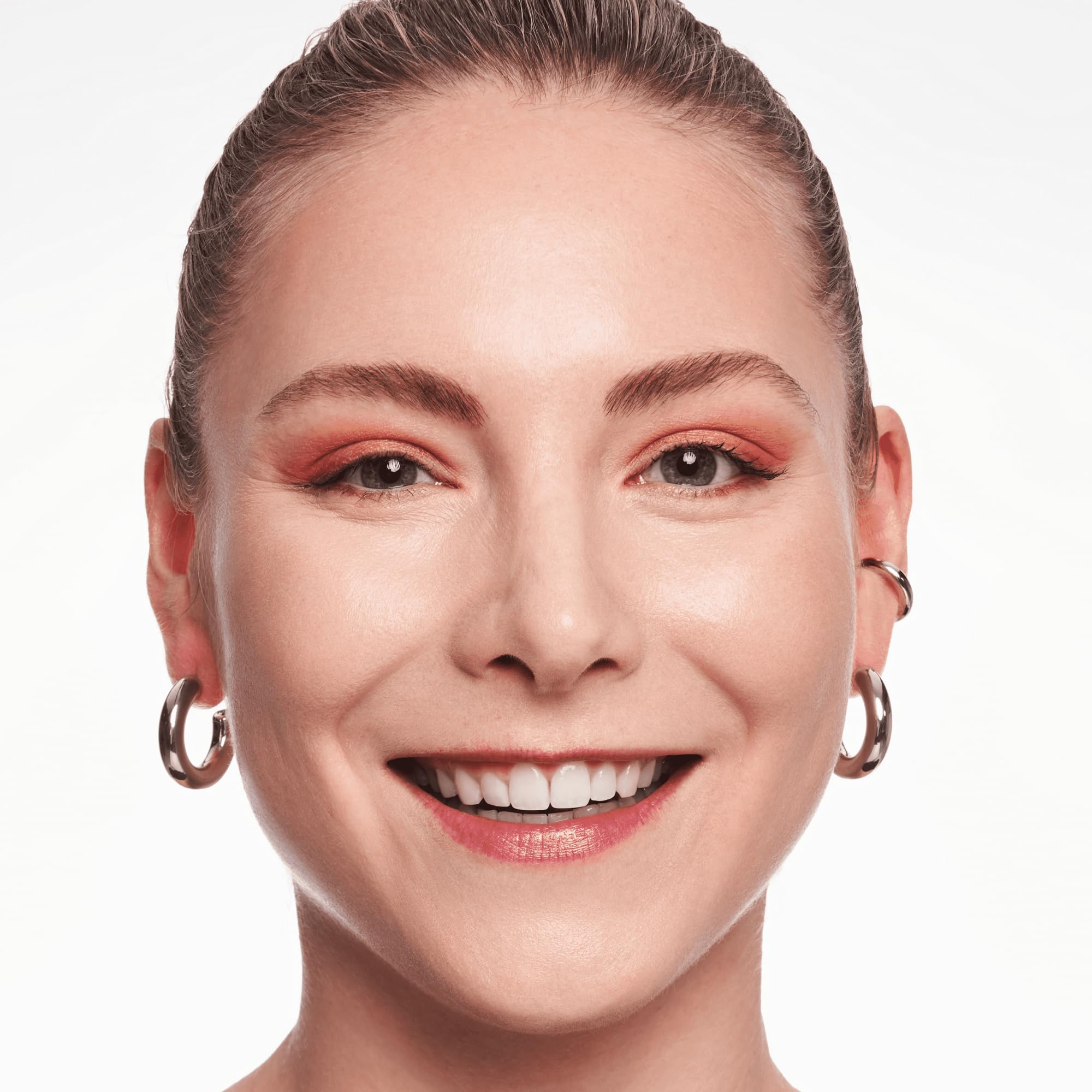 Hyaluronic acid presence supports hydration and plump look