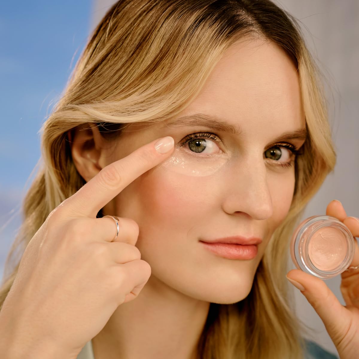 Pro-tip close-up for applying thin layers to prevent creasing