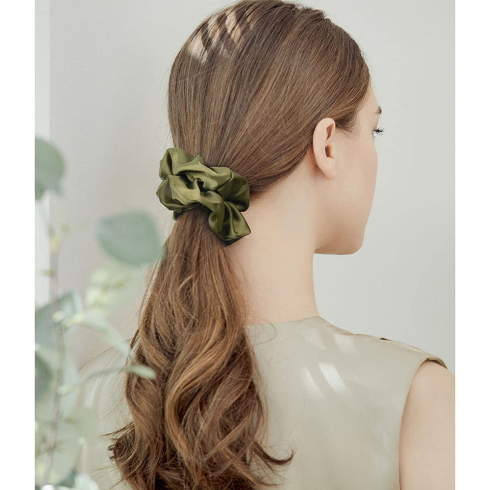 Cehomi secure stretchy rubber bands help hold styles gently.