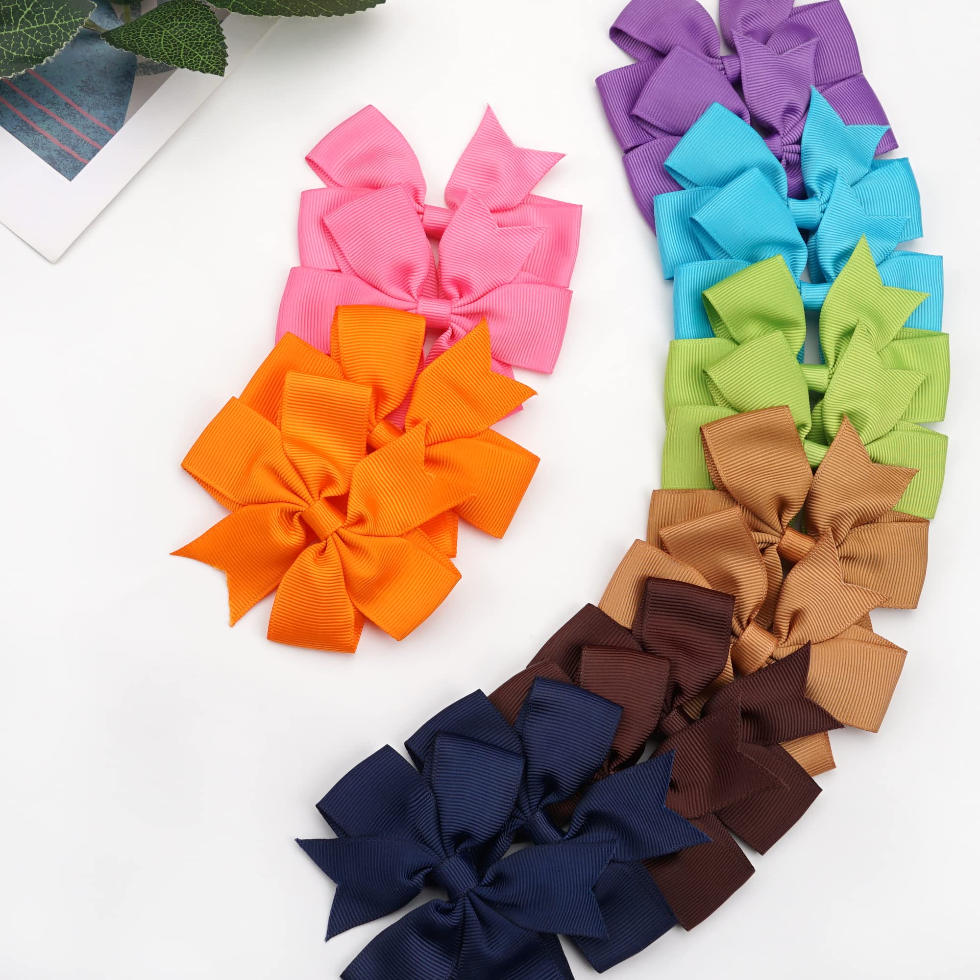 CÉLLOT grosgrain ribbon bow with durable clip ready for ponytails