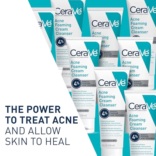 CeraVe Acne Foaming Cream Cleanser, textura cremosa que se transforma en espuma para limpieza suave.