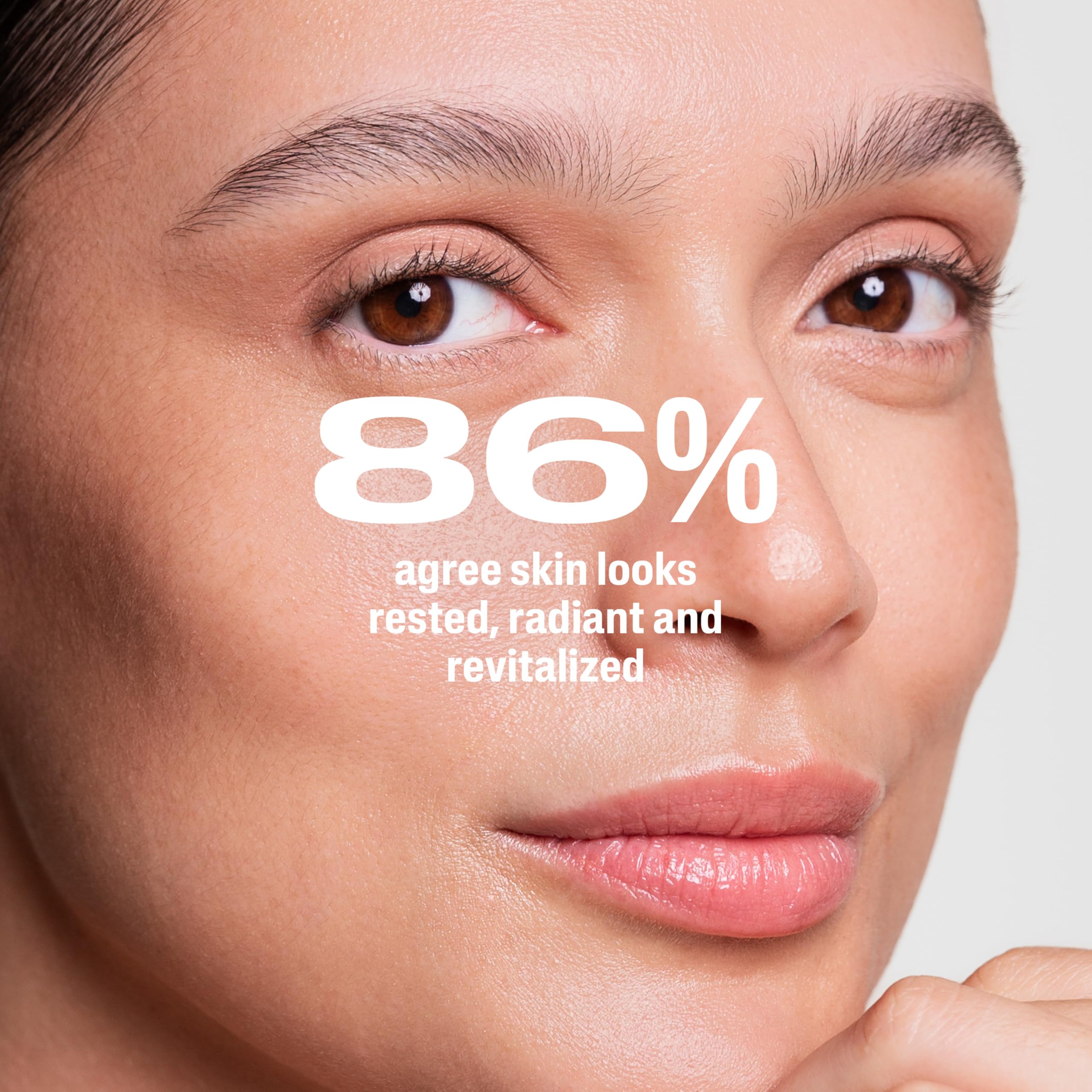 Aplicación nocturna suave de Cetaphil para cuidado de la piel.