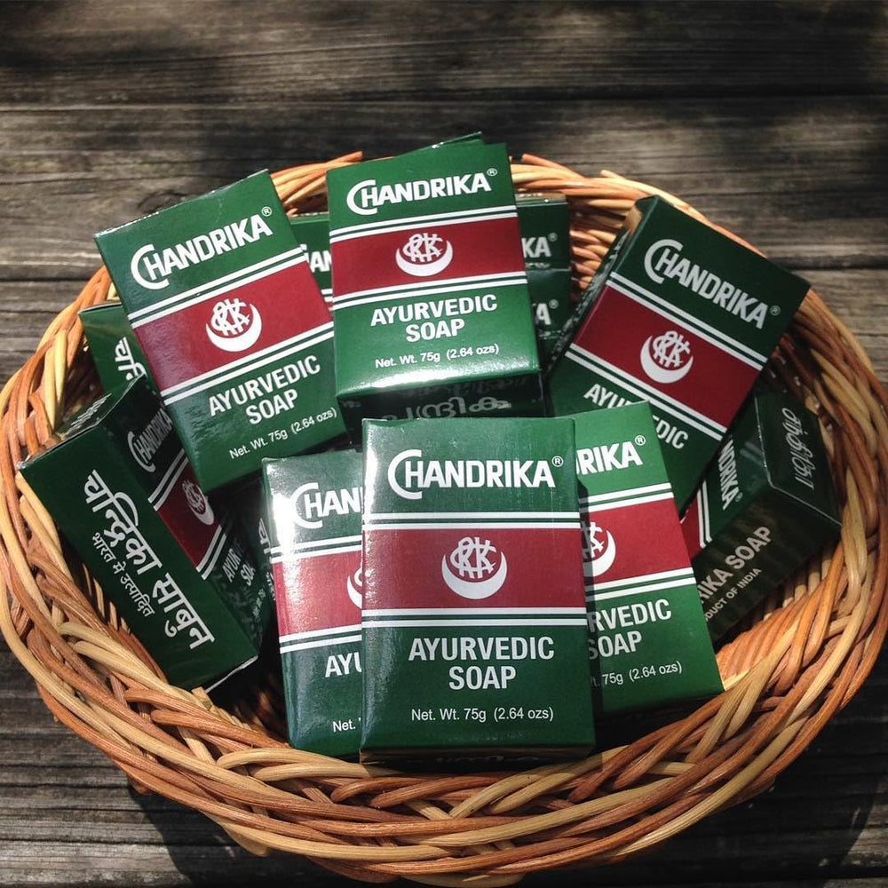 Chandrika Ingredientes vegetales y hierbas, perfil aromático relajante para la ducha.